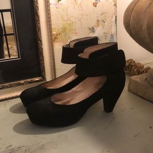 Sacha London - Vera, sassy pump with ankle strap